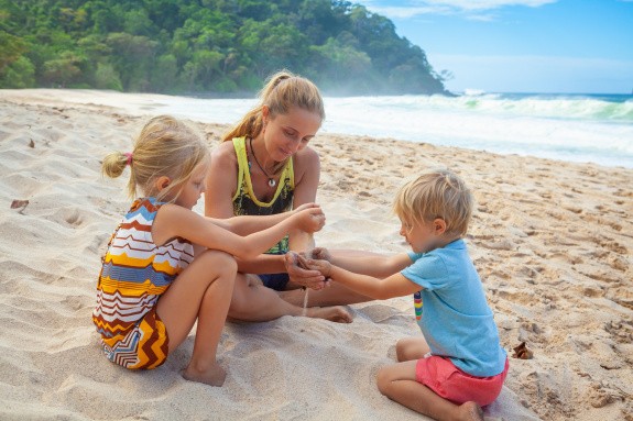 Famille à la plage